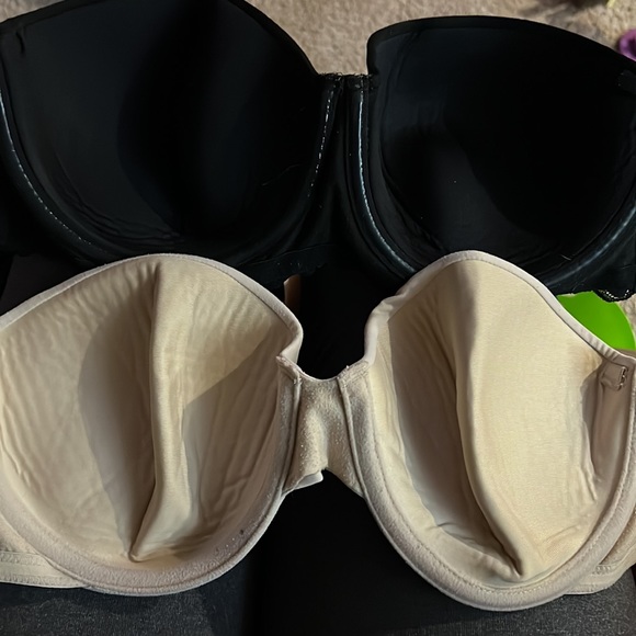 Lot of two strapless bras. - Picture 3 of 8
